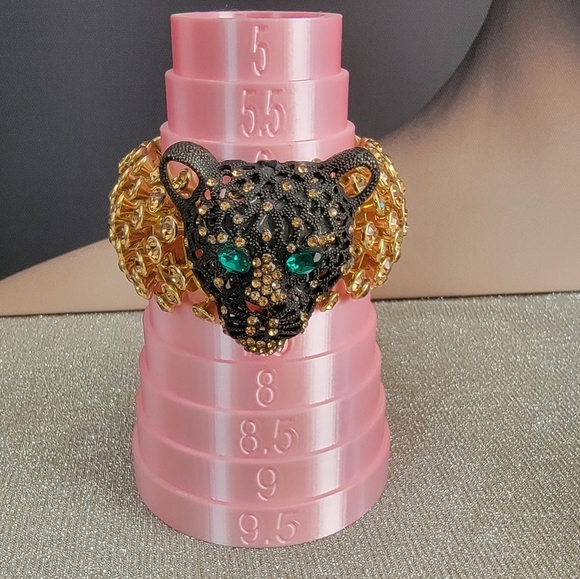 Elegant Gold and Black Panther Bracelet - Picture 3 of 3